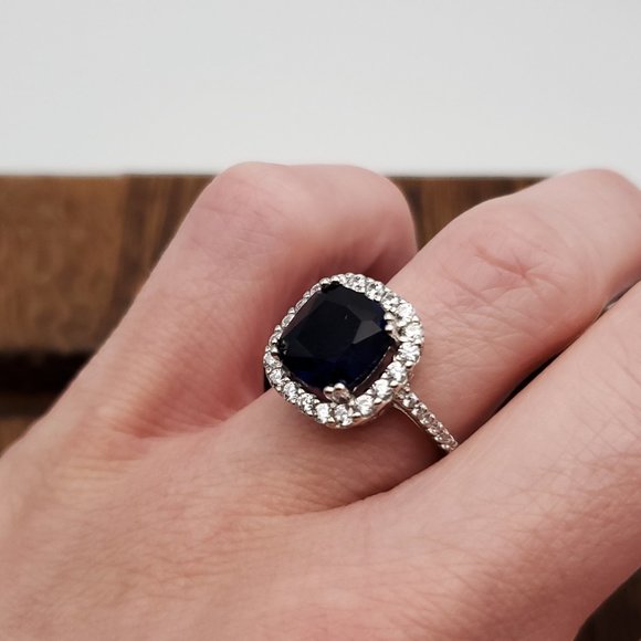 Size 7 925 Sterling Silver Beautiful Blue And Clear Cubic Zirconia Halo Ring - Picture 4 of 9